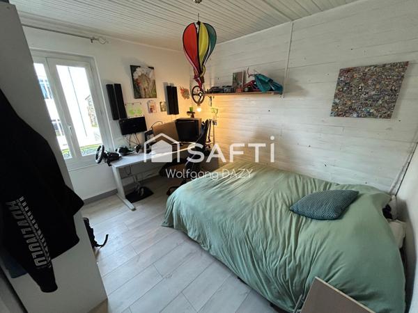 Maison de ville en pierre avec fort potentiel