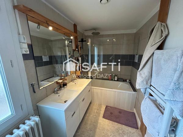 Maison de ville en pierre avec fort potentiel