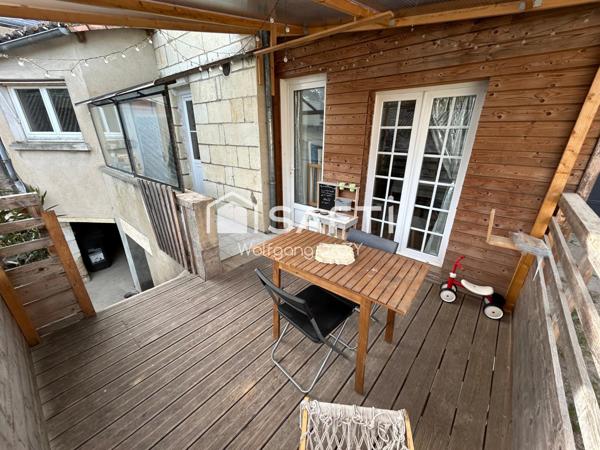 Maison de ville en pierre avec fort potentiel