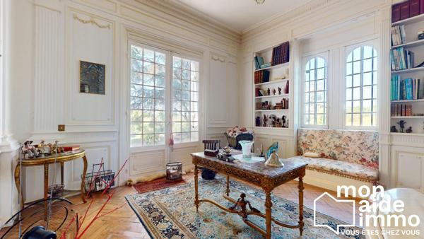 Chateau avec dépendances sur 23 hectares