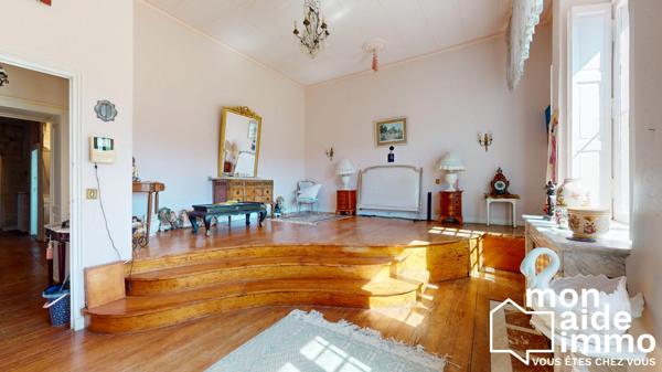 Chateau avec dépendances sur 23 hectares