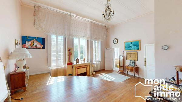 Chateau avec dépendances sur 23 hectares