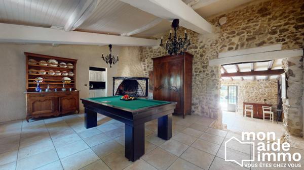 Chateau avec dépendances sur 23 hectares