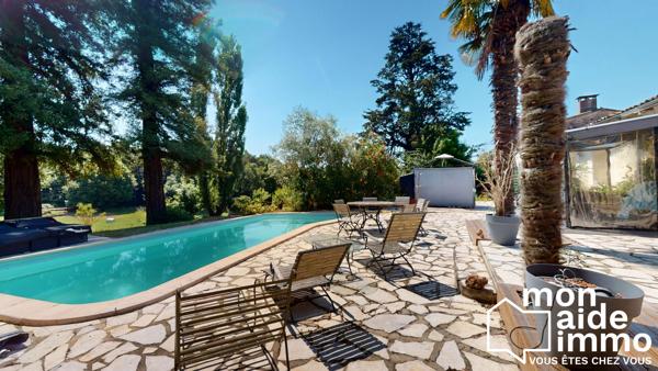 Chateau avec dépendances sur 23 hectares
