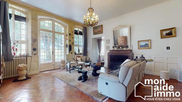 Chateau avec dépendances sur 23 hectares