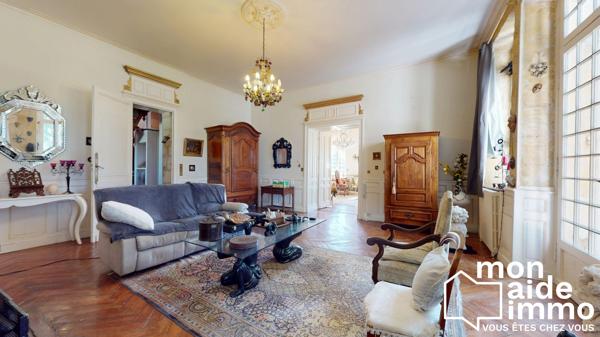 Chateau avec dépendances sur 23 hectares