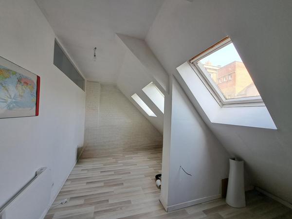 SPACIEUX DUPLEX 4 CHAMBRES SANS TRAVAUX.