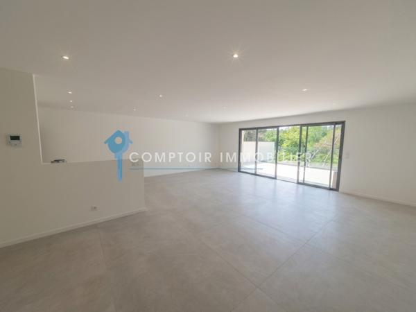 Maison
                                                                                                                                                                                                                                                                                                                        6 pièce(s)                                                                                                                                                                                                          4 chambre(s)                                                                                                                                                                                                          155  m²