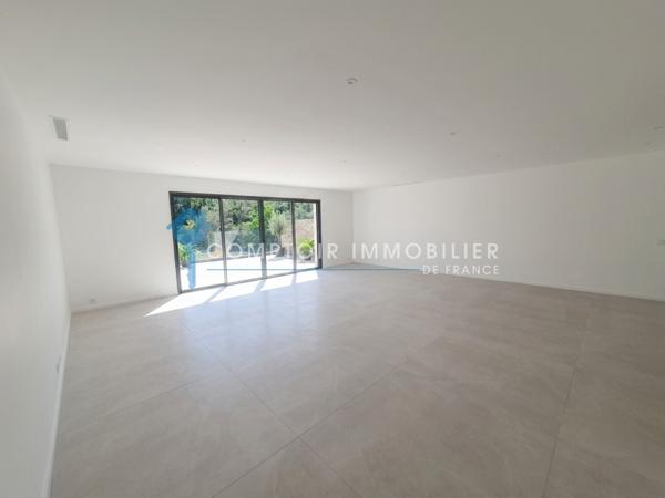 Maison
                                                                                                                                                                                                                                                                                                                        6 pièce(s)                                                                                                                                                                                                          4 chambre(s)                                                                                                                                                                                                          155  m²