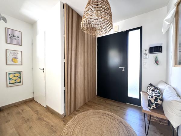 Maison
                                                                                                                                                                                                                                                                                                                        7 pièce(s)                                                                                                                                                                                                          5 chambre(s)                                                                                                                                                                                                          198  m²