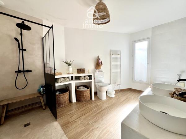 Maison
                                                                                                                                                                                                                                                                                                                        7 pièce(s)                                                                                                                                                                                                          5 chambre(s)                                                                                                                                                                                                          198  m²