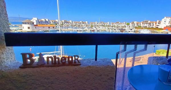 studio très jolie vue sur l'étang