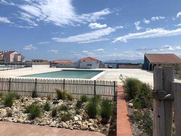 studio très jolie vue sur l'étang