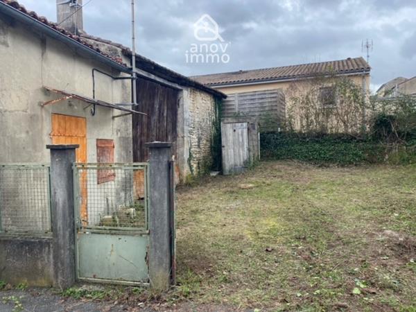 Maison de village
                                                                                                                                                                                                                                                                                                                        3 pièce(s)                                                                                                                                                                                                          1 chambre(s)                                                                                                                                                                                                          80  m²
