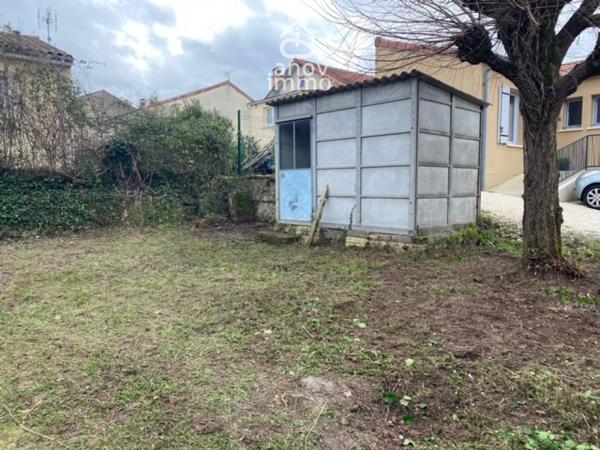 Maison de village
                                                                                                                                                                                                                                                                                                                        3 pièce(s)                                                                                                                                                                                                          1 chambre(s)                                                                                                                                                                                                          80  m²