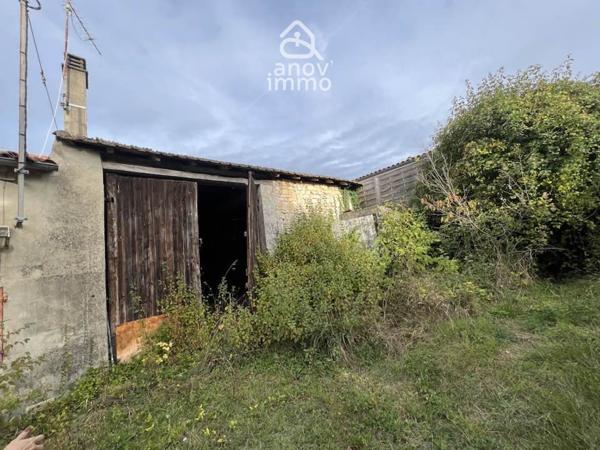 Maison de village
                                                                                                                                                                                                                                                                                                                        3 pièce(s)                                                                                                                                                                                                          1 chambre(s)                                                                                                                                                                                                          80  m²