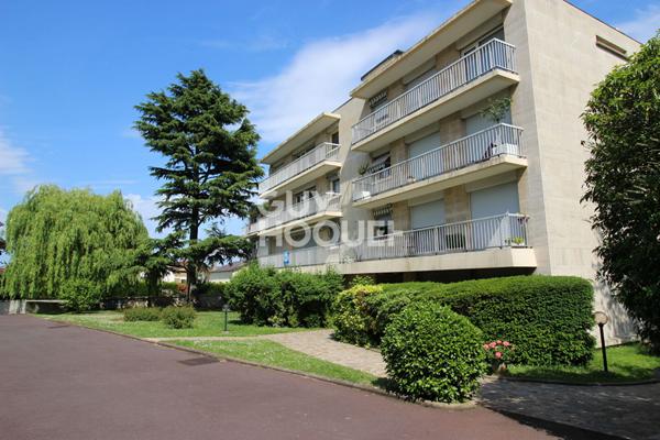 A VENDRE CHAVILLE RIVE DROITE - Appartement t2 avec terrasse , cave et parking en sous-sol