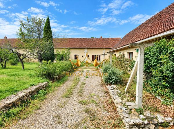 Longère avec étang en campagne