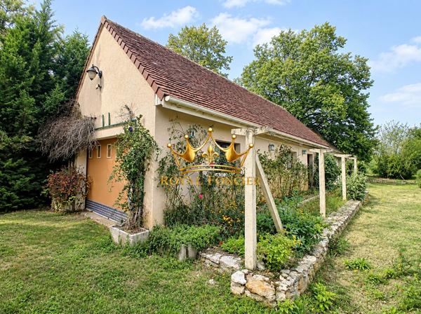 Longère avec étang en campagne