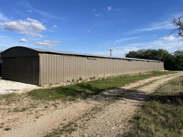 BOX À LOUER 100 m²