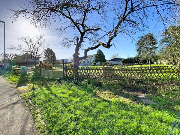 Terrain constructible de 385m² Bouchemaine, secteur Pruniers