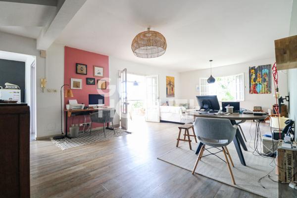 VILLA T6/7 avec piscine + Garage