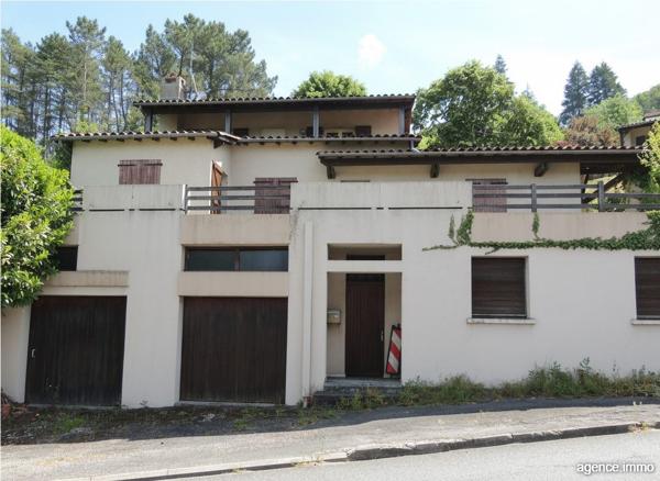 À vendre - Maison individuelle, 6 pièces située à Villefranche-de-Rouergue (12200)