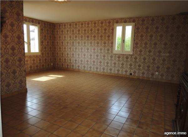 À vendre - Maison individuelle, 6 pièces située à Villefranche-de-Rouergue (12200)