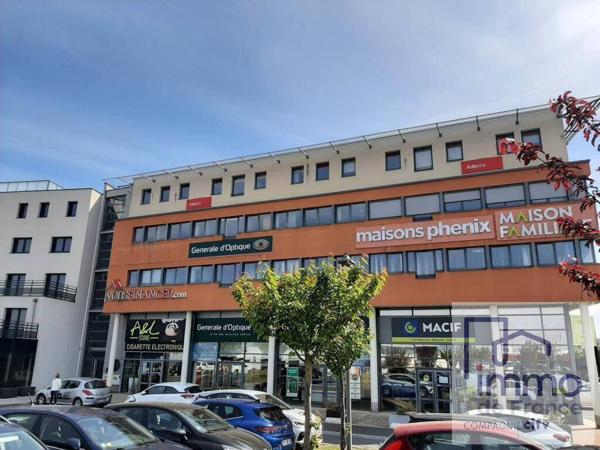 ANDREZIEUX BOUTHEON AXE PASSANBUREAUX EN ETAGE AVEC PARKINGS