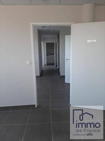 ANDREZIEUX BOUTHEON AXE PASSANBUREAUX EN ETAGE AVEC PARKINGS