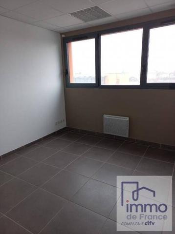 ANDREZIEUX BOUTHEON AXE PASSANBUREAUX EN ETAGE AVEC PARKINGS