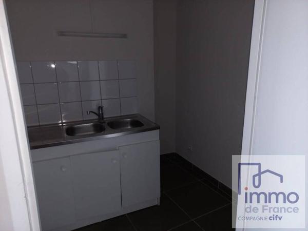 ANDREZIEUX BOUTHEON AXE PASSANBUREAUX EN ETAGE AVEC PARKINGS