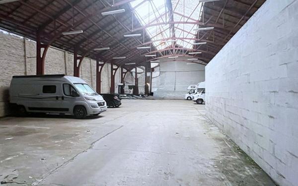 Stationnement à louer    11,50 m2 La Fère