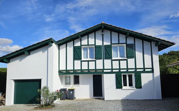 Maison à vendre    6 pièces •  Villefranque