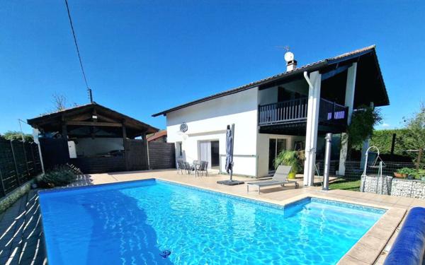 Maison à vendre    6 pièces •  Villefranque