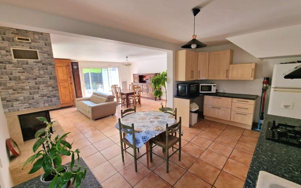 Maison à vendre    6 pièces •  Villefranque