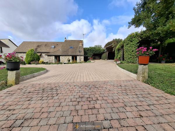 Le Vézier (51210) Belle briarde 160m². Terrain 2350m²