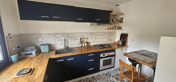 SECTEUR UNIVERSITÉ /CALVAIRE-SAINT-PIERRE

Maison familiale avec vie de plain-pied, proche de toutes les commodités, tram, bus, commerces, écoles...

Belle entrée, cuisine aménagée-équipée, salon salle à manger traversant avec poêle à pellet, une chambre lumineuse avec son dressing, salle d'eau, WC séparé.
À l'étage, palier, 2 chambres, salle de bain avec WC.
Sous-sol piéton, stockage, une grande chambre, un atelier, chaufferie.

Terrasse et jardin expo sud

Stationnement 1 véhicule dans la parcelle

Courette devant

Les plus : 
- PVC DOUBLE VITRAGE
- VOLETS ROULANTS ÉLECTRIQUES
- POÊLE À PELLET
- DPE D 

Faire vite!!