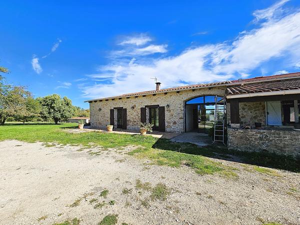 Soturac (46700) 3 HABITATIONS PISCINE 14 HECTARES AVEC BOIS ET SOURCE SITUATION TRES DOMINANTE ET VUE DÉGAGÉE