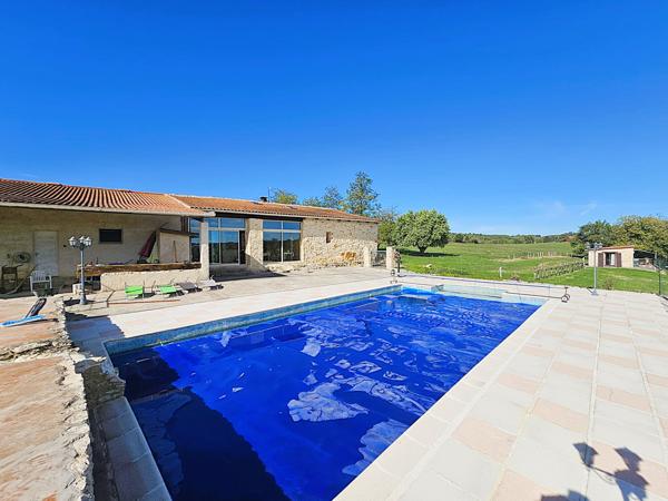 Soturac (46700) 3 HABITATIONS PISCINE 14 HECTARES AVEC BOIS ET SOURCE SITUATION TRES DOMINANTE ET VUE DÉGAGÉE
