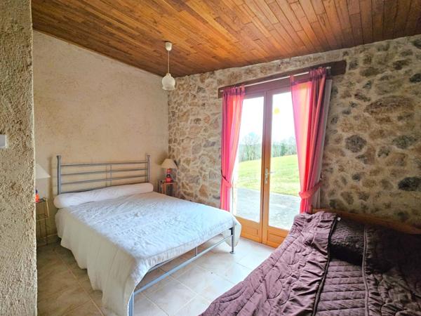 Soturac (46700) 3 HABITATIONS PISCINE 14 HECTARES AVEC BOIS ET SOURCE SITUATION TRES DOMINANTE ET VUE DÉGAGÉE