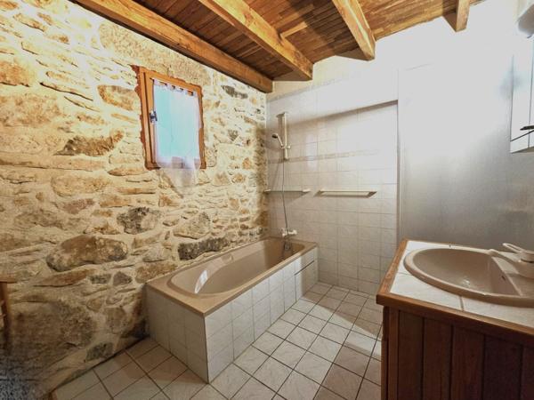 Soturac (46700) 3 HABITATIONS PISCINE 14 HECTARES AVEC BOIS ET SOURCE SITUATION TRES DOMINANTE ET VUE DÉGAGÉE