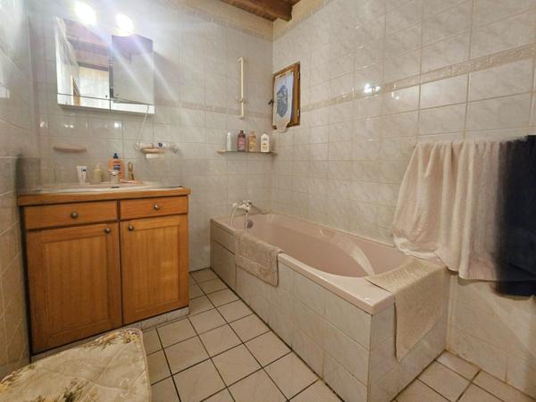 Soturac (46700) 3 HABITATIONS PISCINE 14 HECTARES AVEC BOIS ET SOURCE SITUATION TRES DOMINANTE ET VUE DÉGAGÉE