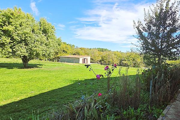 Soturac (46700) 3 HABITATIONS PISCINE 14 HECTARES AVEC BOIS ET SOURCE SITUATION TRES DOMINANTE ET VUE DÉGAGÉE