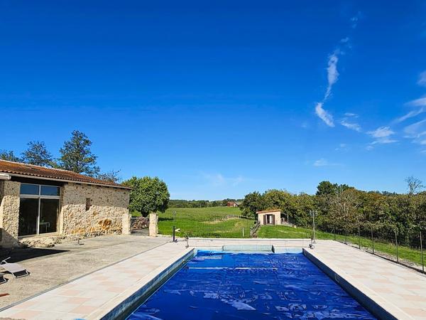 Soturac (46700) 3 HABITATIONS PISCINE 14 HECTARES AVEC BOIS ET SOURCE SITUATION TRES DOMINANTE ET VUE DÉGAGÉE