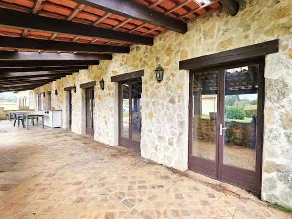 Soturac (46700) 3 HABITATIONS PISCINE 14 HECTARES AVEC BOIS ET SOURCE SITUATION TRES DOMINANTE ET VUE DÉGAGÉE