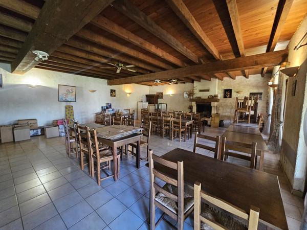 Soturac (46700) 3 HABITATIONS PISCINE 14 HECTARES AVEC BOIS ET SOURCE SITUATION TRES DOMINANTE ET VUE DÉGAGÉE