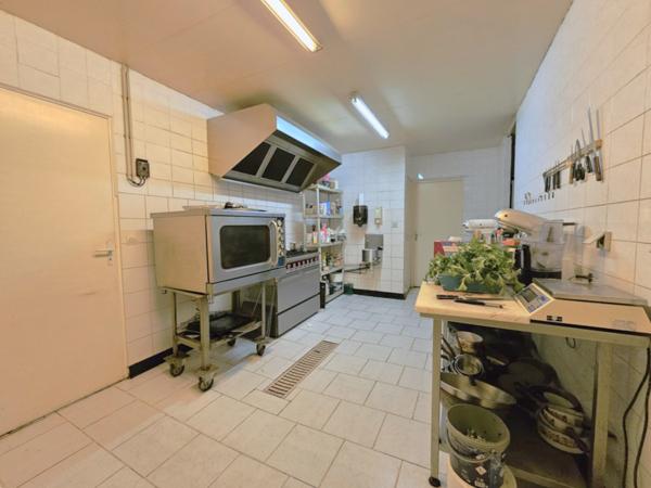 Soturac (46700) 3 HABITATIONS PISCINE 14 HECTARES AVEC BOIS ET SOURCE SITUATION TRES DOMINANTE ET VUE DÉGAGÉE