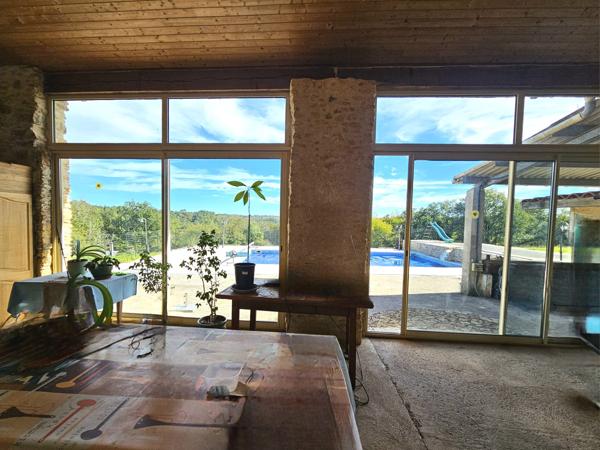 Soturac (46700) 3 HABITATIONS PISCINE 14 HECTARES AVEC BOIS ET SOURCE SITUATION TRES DOMINANTE ET VUE DÉGAGÉE