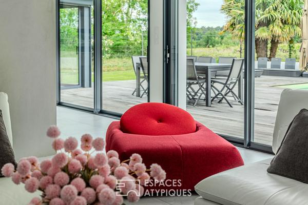 Villa californienne sur piscine et vue luxuriante